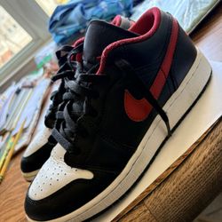 Kids Jordan’s 1 Low Top 
