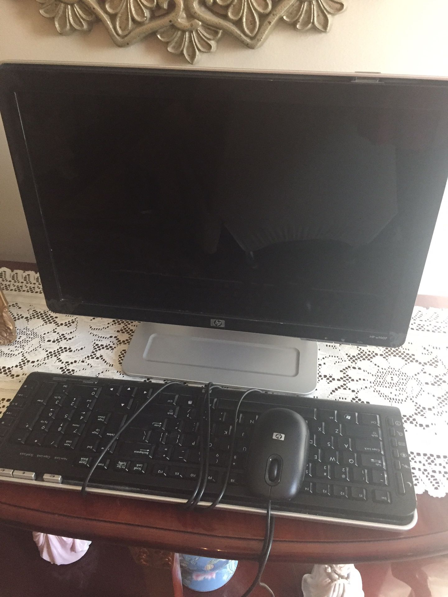 Hp computer monitor/16 in screen/keyboard and mouse