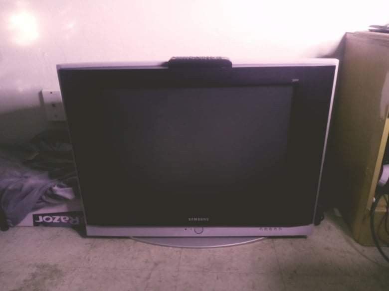 27"/Samsung HDTV With Remote