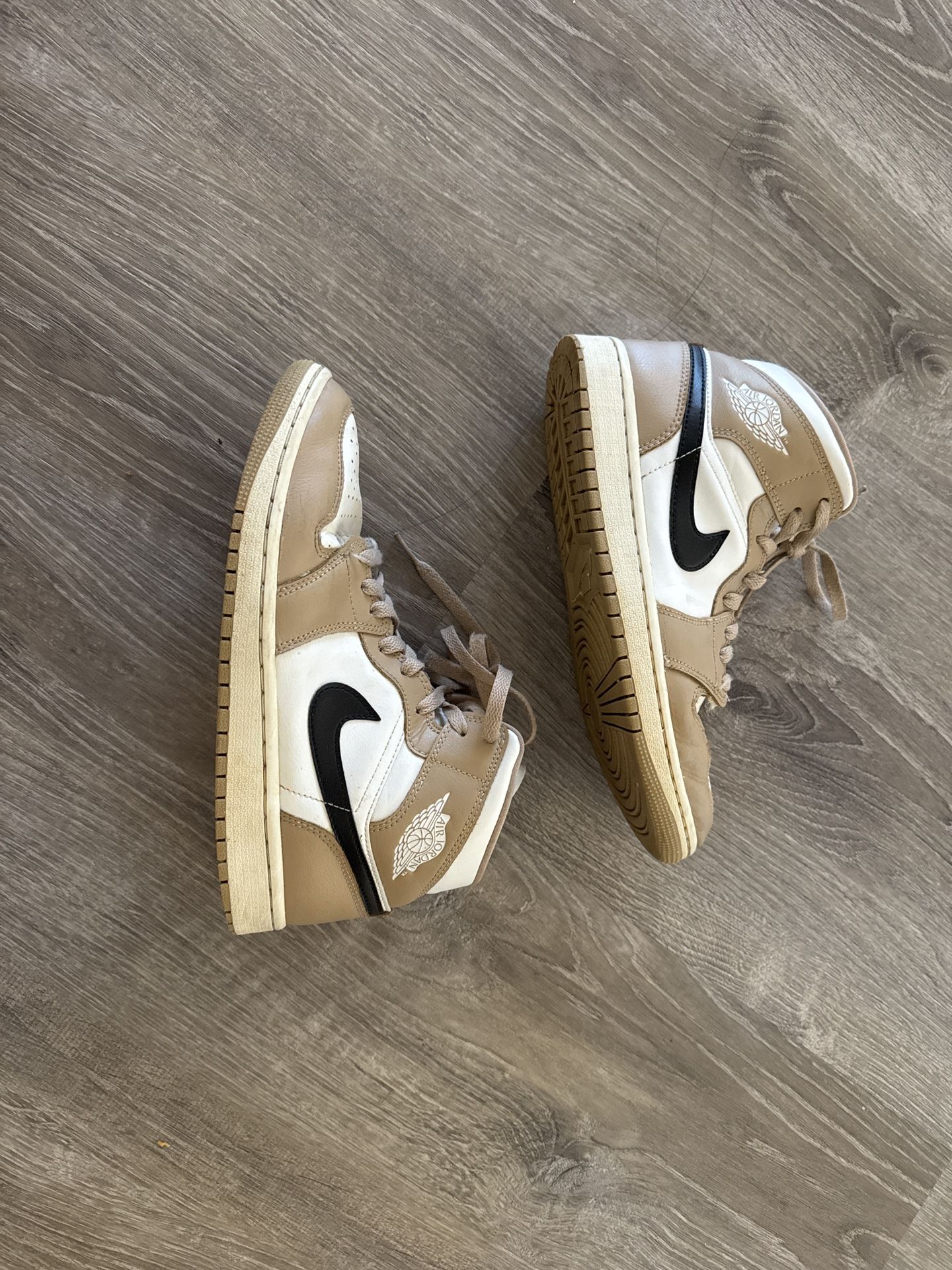 Nike Air Jordan 1 Medium Top Women