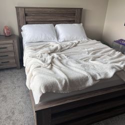Ashley Bedroom Set - Bed/Dresser/Nightstand