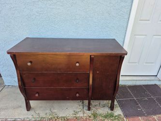 Dresser