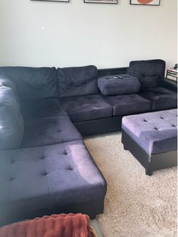 Black Sectional w/convertible cup holder & ottoman