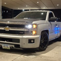 Chevy Silverado 1500 HD Front V6 