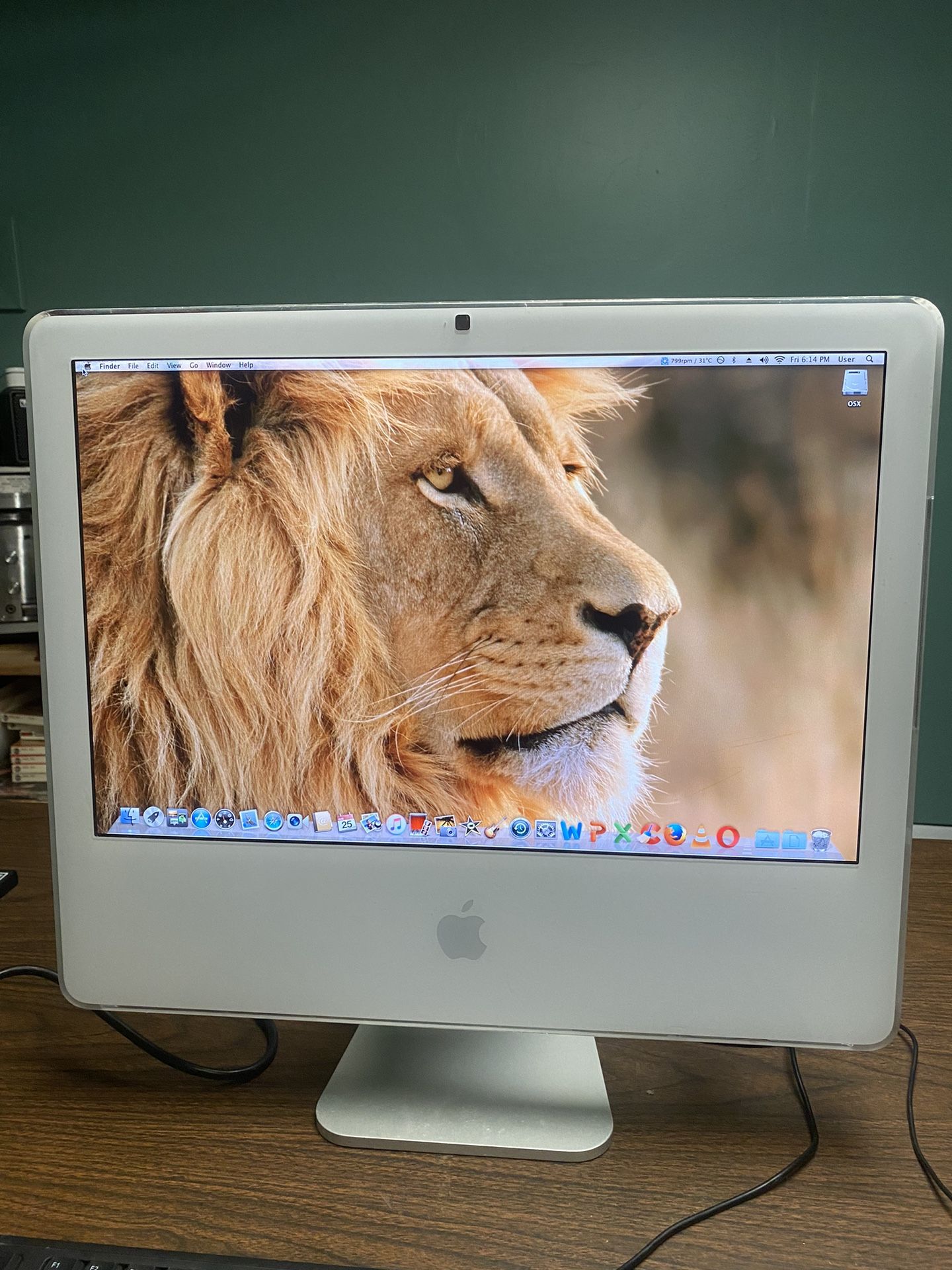 Apple White iMac 20”