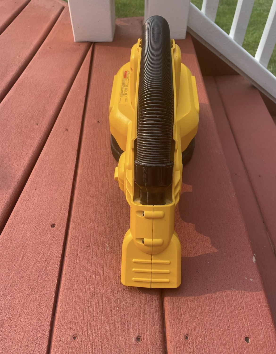 DEWALT 20-Volt MAX Wet/Dry Vacuum With Battery 