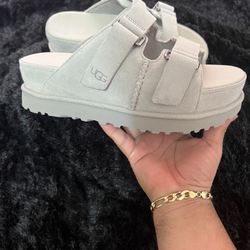 UGG | SAND SUEDE GOLDENSTAR HI PLATFORM SLIDE SANDALS, women’s Sz 9