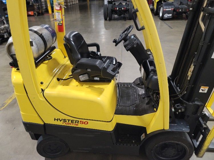 Hyster forklift, 5000 lb capacity, only 1862 hours.