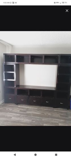 Entertainment center