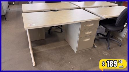 Steelcase 48″ Single Pedestal Desk