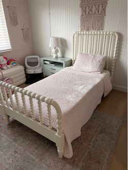 Twin bed