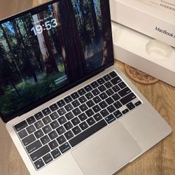 MacBook Air 13.6 “ M2 8GB/256 GB Chip  7/29/2023