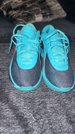 Basketball shoes worn once