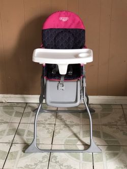 LIKE NEW CONVERTIBLE HIGH CHAIR!!!!