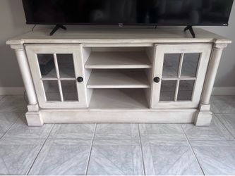 TV Hutch