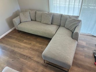 Modern Light Gray Sectional Sofa w/ Chaise Lounge