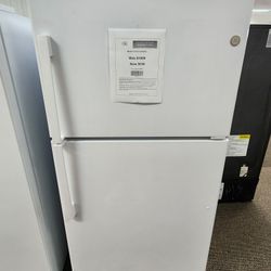 21.9 cu. ft. Top Freezer Refrigerator in White