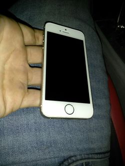 No scratches or nothing I phone 5s