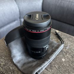 Canon EF 100mm f/2.8L Macro IS USM Lens