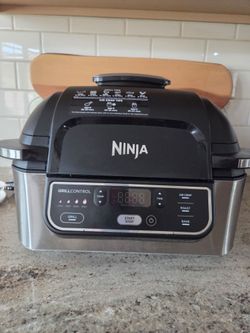 Ninja indoor grill that also makes n crisps, see front panel, has instruction n recipe pamphlet, Gently Used $49.00