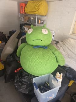 Gigantic Knitted Kuchi Kopi, Bob's Burgers Alien, Knitted Gigantic Toy