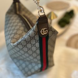 Reduced To $400 OBO Brand NWT Handbag + Makeup Bag/Quick Ship Or Drop off