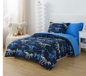 Your Zone Glow in the Dark 5-Piece Dinosaur Bedding Set for Kids with Fabric Storage Bag, Twin