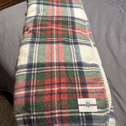 NWT Tommy Hilfiger cashmere throw 50x70