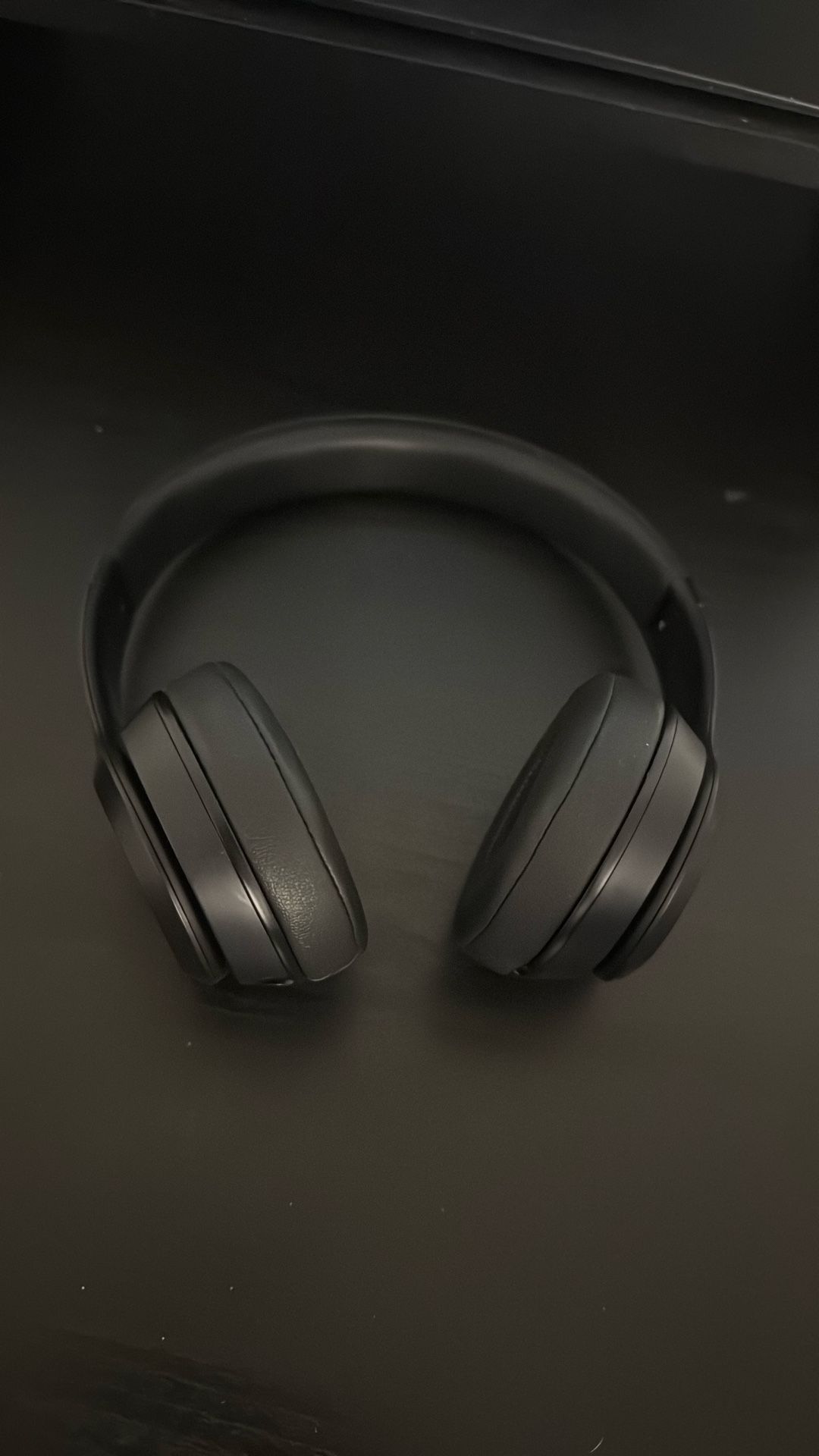 Beats Solo3 Wireless Headphones Black-  Excellent Condition