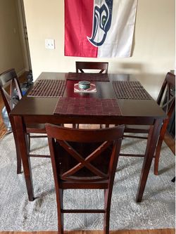 Very nice dining room table and four chairs