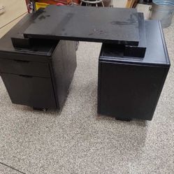 Black Desk