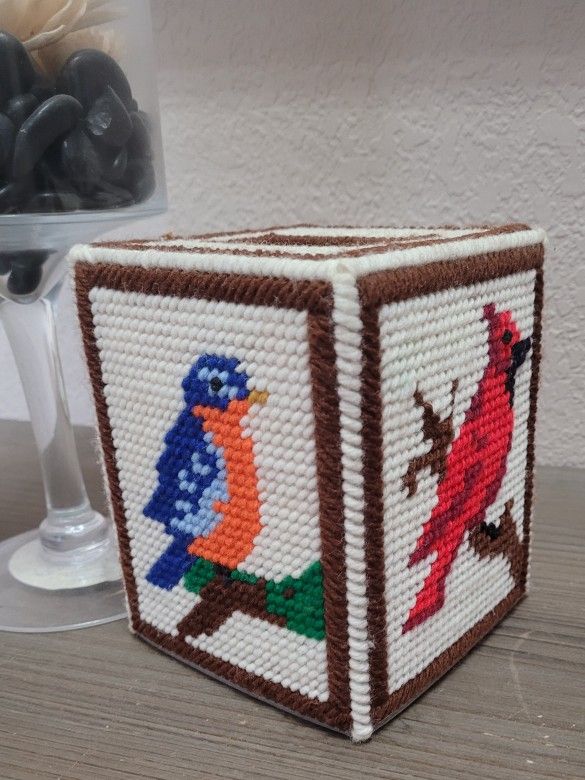 Vtg Decorative Yarn Needlepoint Tissue Box Cover Cardinal & Robin Handmade