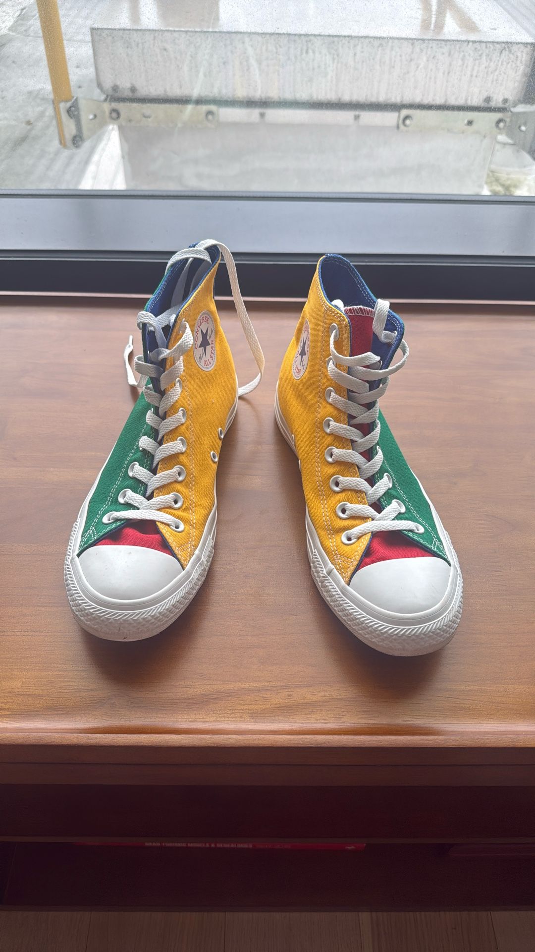 Custom Story Converse