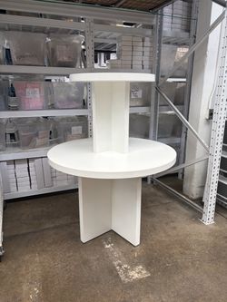 Two-tier round retail display table