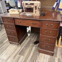 Singer Slant-O-Magic  Sewing Machine In Cabinet 