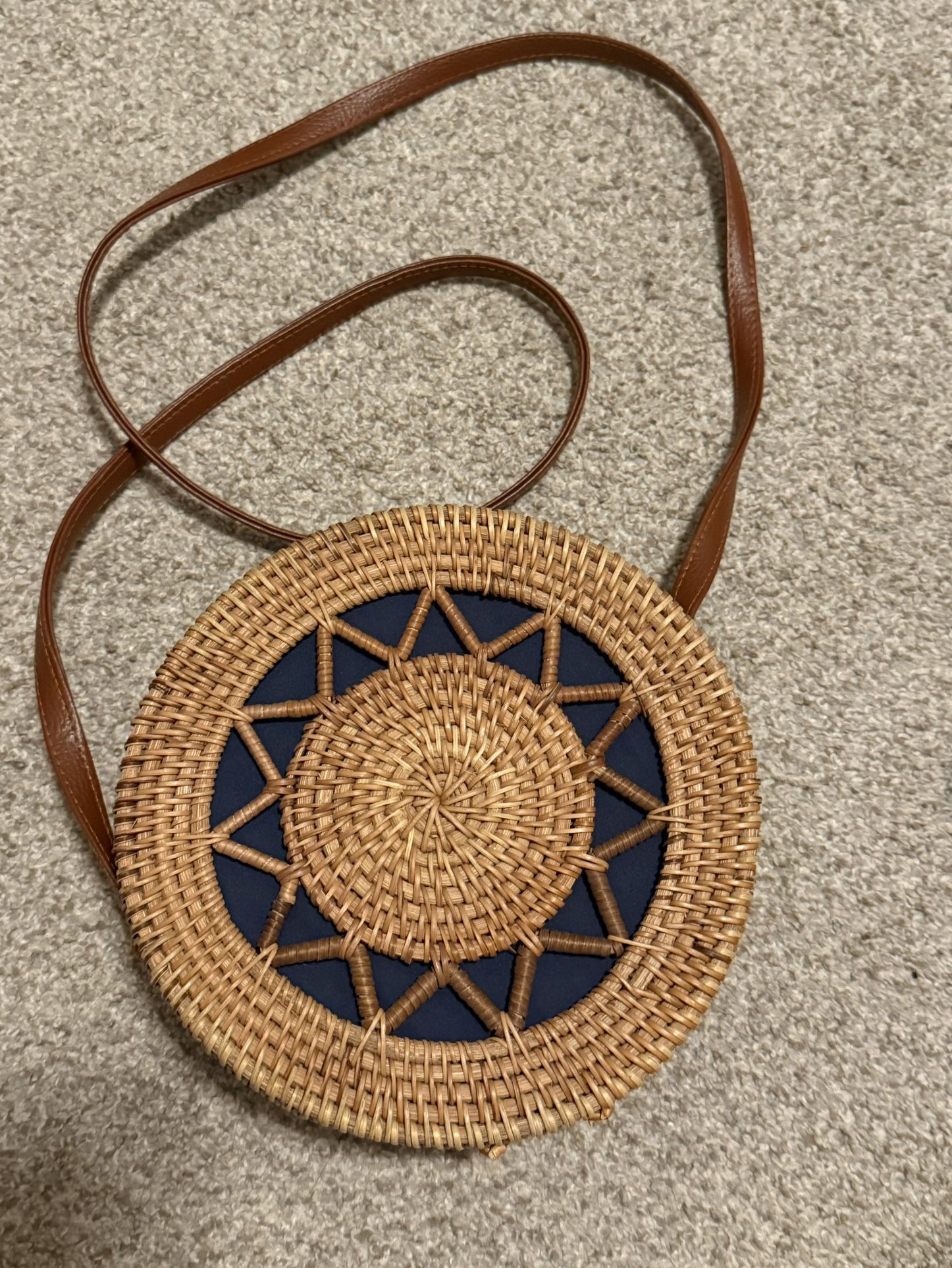 NEW Star Round Rattan Crossbody Butterfly Closure