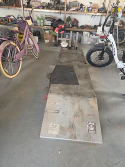 Motorcycle lift ramp
