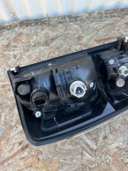 2016-2023 TOYOTA TACOMA REAR RIGHT PASSENGER SIDE TAIL LIGHT OEM