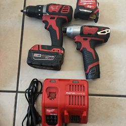 Milwaukee drill set with fast dual charged + extra
