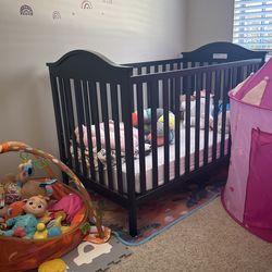 2-in- 1 Convertible Crib