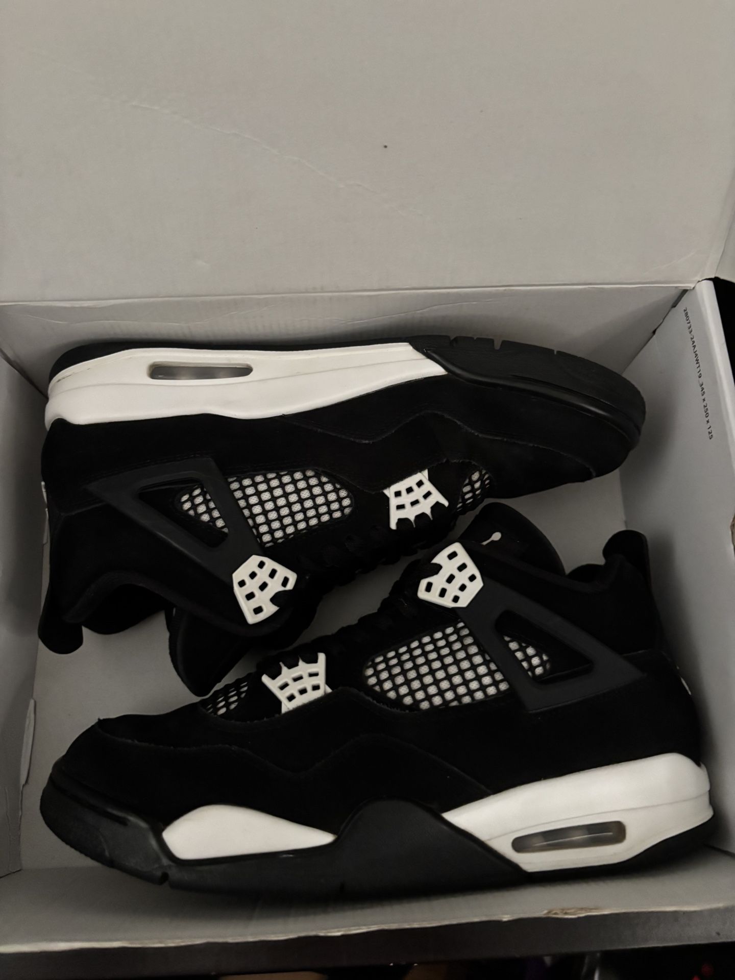 Jordan 4 White Thunders