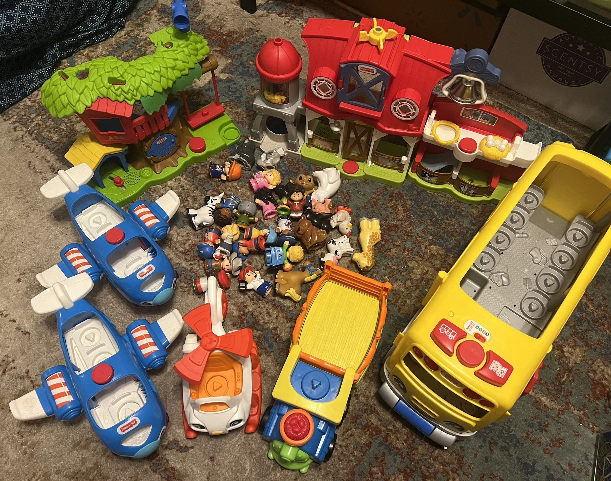 Fisher Price Little People Playsets (Nothing beats a Jet 2 Holiday) Dolls &  Accessories
