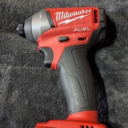 Milwaukee Fuel 1/4 Impact Driver 
