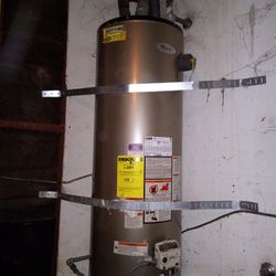 50 Gallon Whirlpool Water Heater It Works Great $300.00 Or Best Offer 