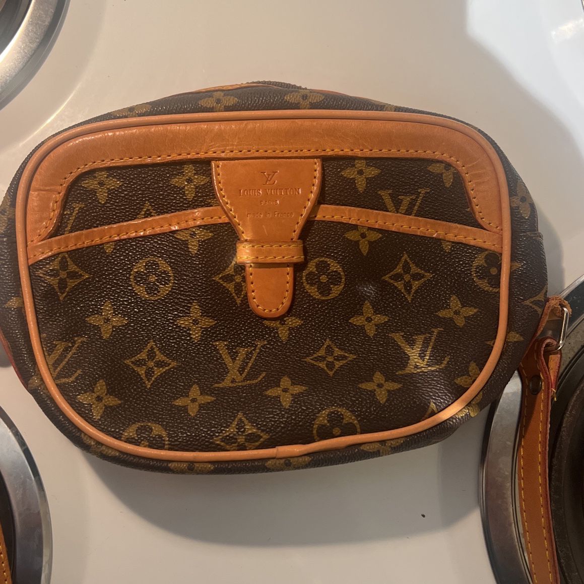Louis Vuitton Orsay Clutch for Sale in Spring, TX - OfferUp