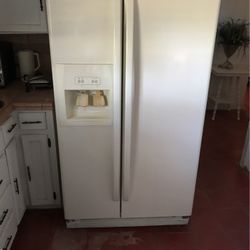 Refrigerator 