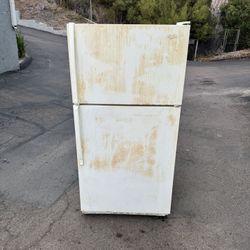 Outside Or Garage Big Whirlpool Refrigerator 21 Cubic Free Local Delivery