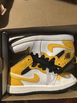 Jordan 1’s ( Kids 11c)