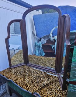 Ethan Allen Georgian Court Tri Fold Mirror w/ Piano Hinges $80 OBO!