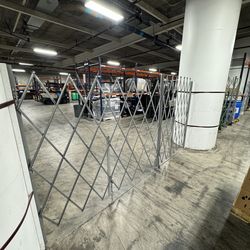 ULINE FOLDABLE SECURITY GATE H-3419